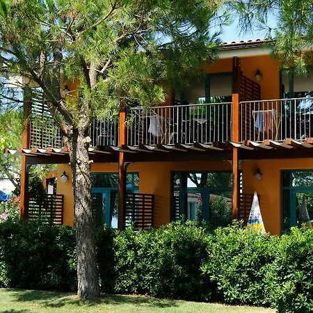 Feriested Villaggio Centro Vacanze De Angelis 4*