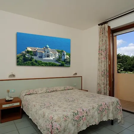 Resort Villaggio Centro Vacanze De Angelis 4*