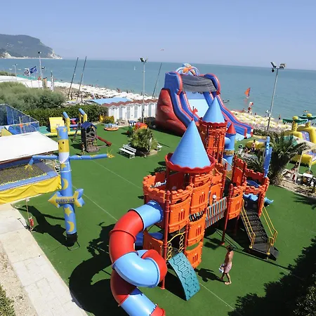 Villaggio Centro Vacanze De Angelis Feriested Numana