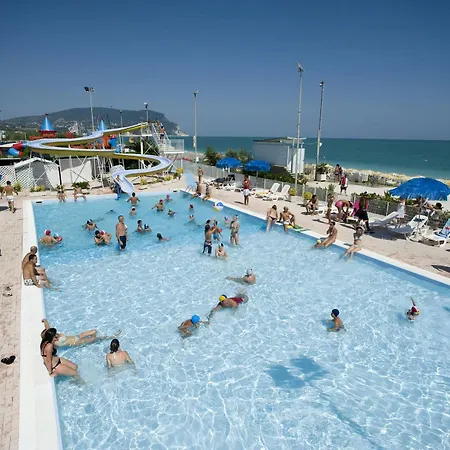 Feriested Villaggio Centro Vacanze De Angelis 4*