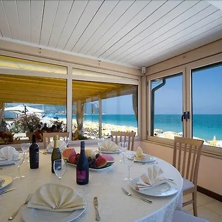 Villaggio Centro Vacanze De Angelis 4*