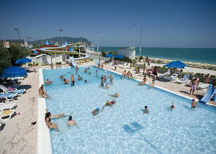 Resort Villaggio Centro Vacanze De Angelis 4*